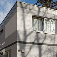 Fassadenanstrich mit Farbkonzept für ein Mehrfamilienhaus in Eckernförde